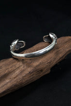 Load image into Gallery viewer, Retro Silver Domineering Double Skull Open Bangle