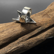 Load image into Gallery viewer, Vintage Sterling Silver Cody Sanderson Engraved Star Ring