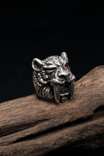 Load image into Gallery viewer, Vintage Domineering Red Eye Toothed Tiger Rings