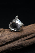 Load image into Gallery viewer, Vintage Domineering Red Eye Toothed Tiger Rings