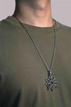 Load image into Gallery viewer, Retro Silver Stone Flower Pendant
