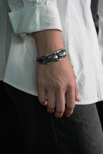 Load image into Gallery viewer, Retro Silver Double Skull Open Bracelet
