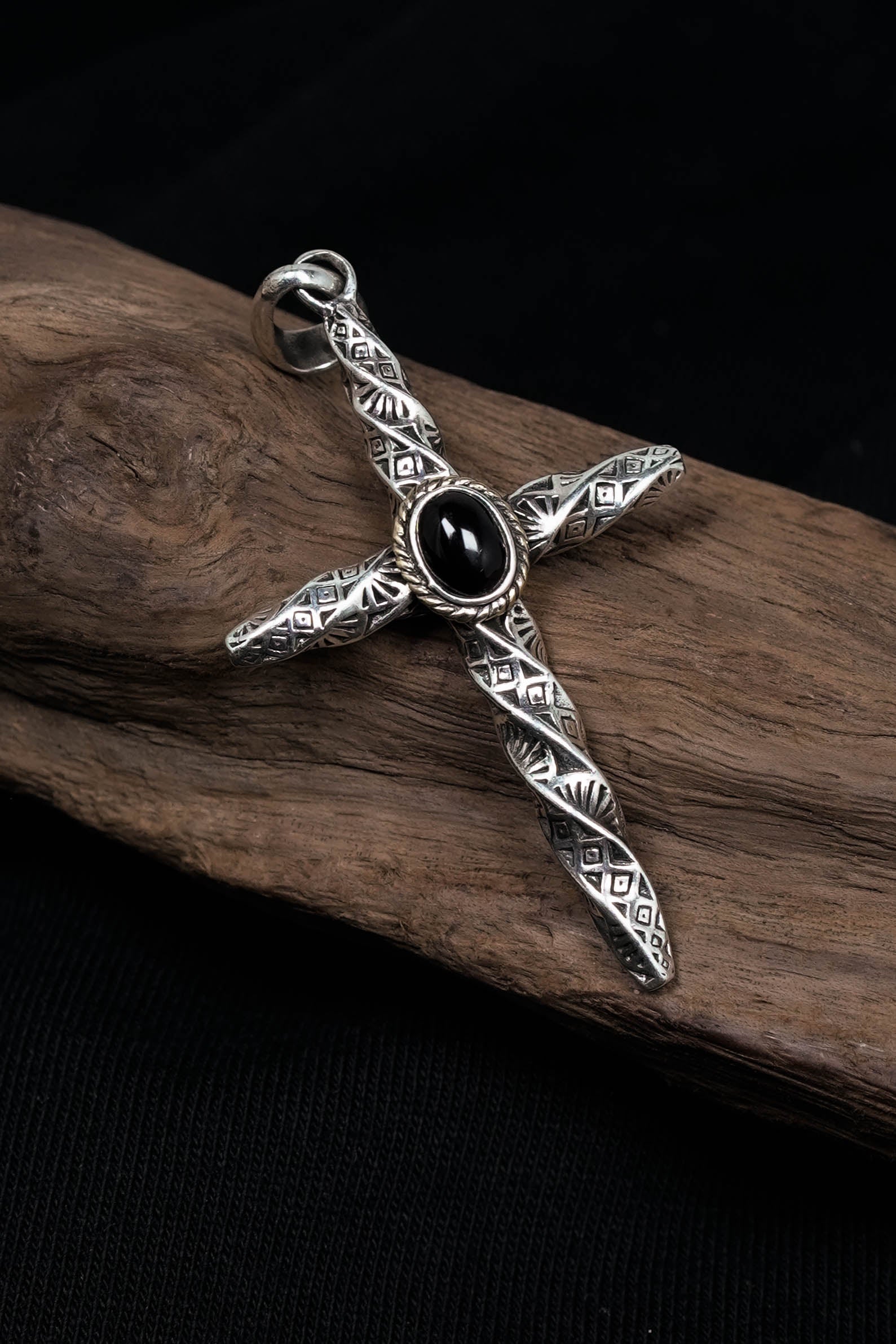 Twisted Cross 925 Silver Pendant with Onyx