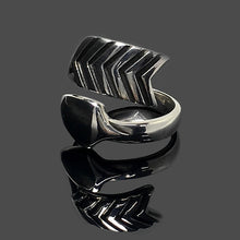 Load image into Gallery viewer, 925 Sterling Silver Jewelry Small Twisted Arrow Ring
