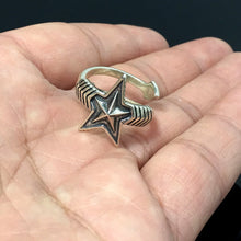 Load image into Gallery viewer, Cody Sanderson Double Arrow Star Ring
