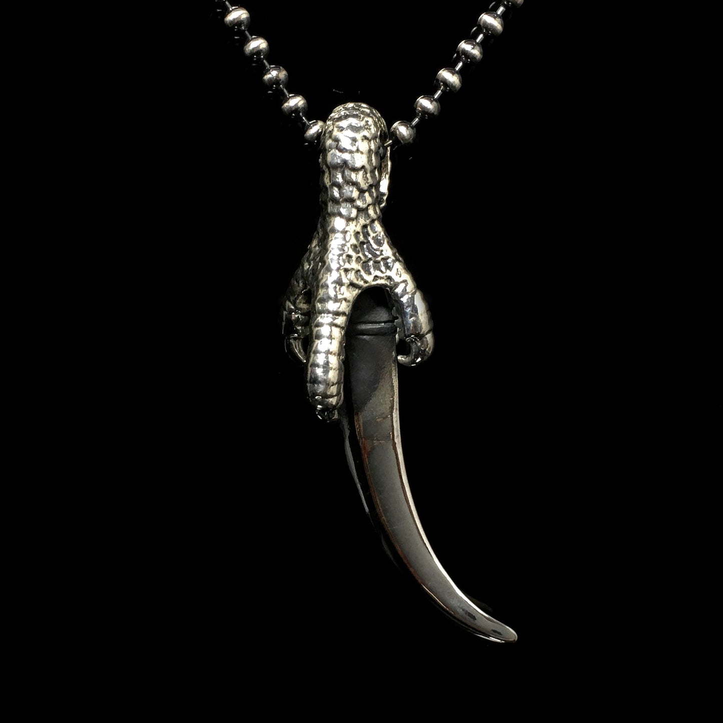 Men's Unique Eagle Claw Sharp Knife Pendant Retro Punk Party Locomotive Rider Domineering Jewelry