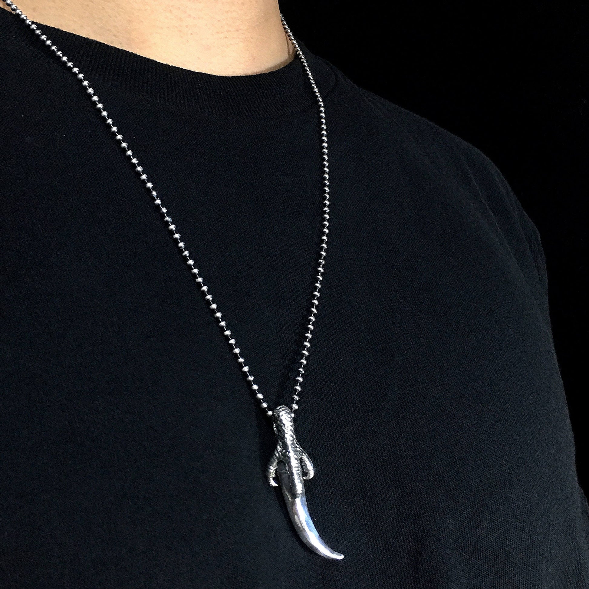 Men's Unique Eagle Claw Sharp Knife Pendant Retro Punk Party Locomotive Rider Domineering Jewelry