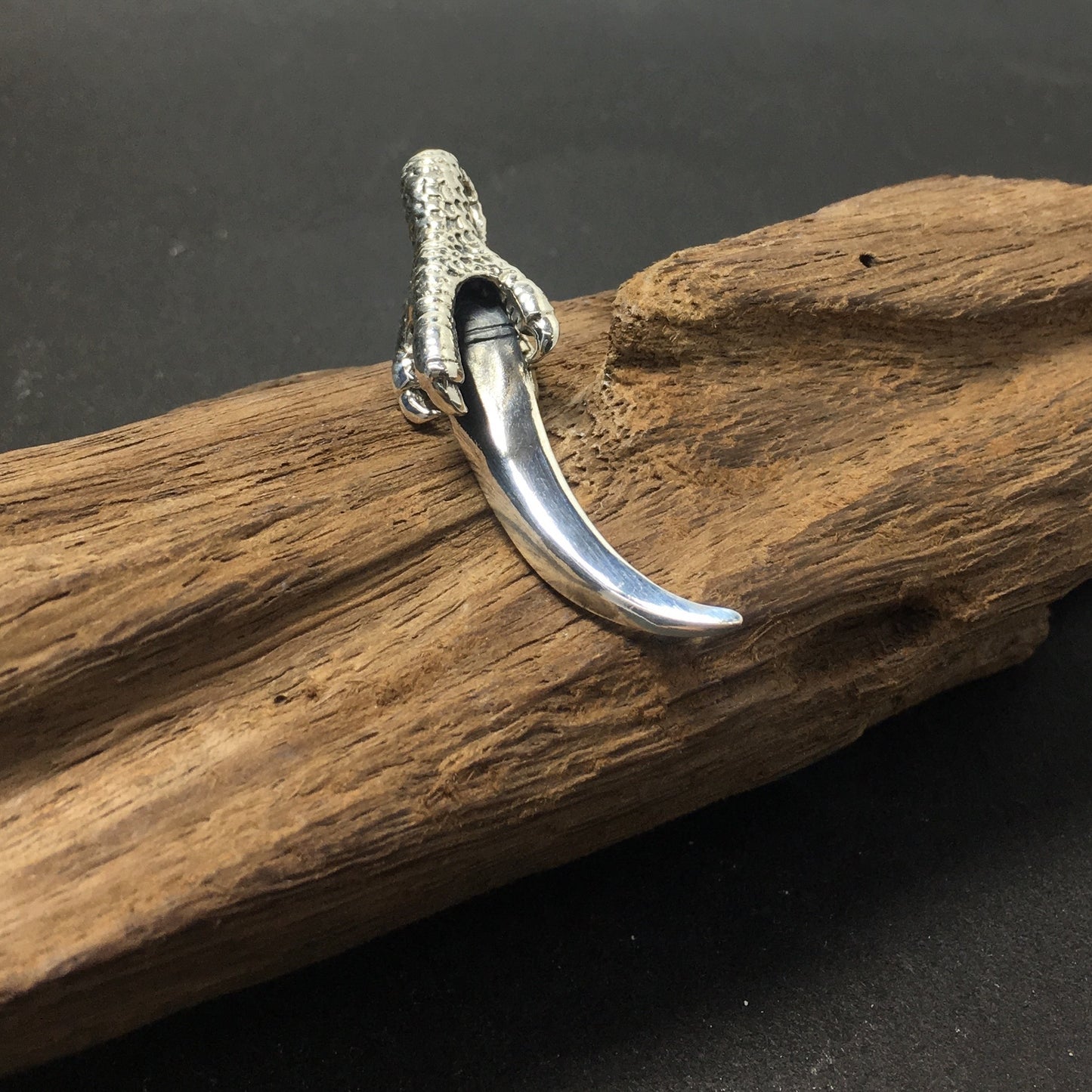 Men's Unique Eagle Claw Sharp Knife Pendant Retro Punk Party Locomotive Rider Domineering Jewelry