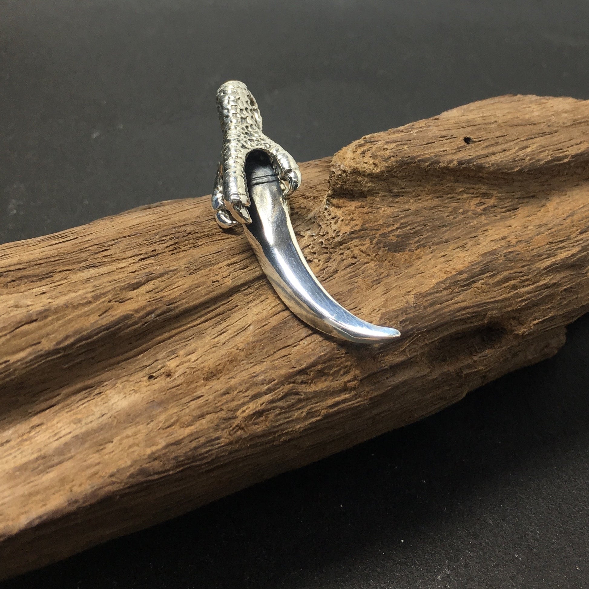 Men's Unique Eagle Claw Sharp Knife Pendant Retro Punk Party Locomotive Rider Domineering Jewelry