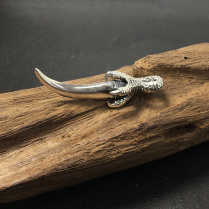 Men's Unique Eagle Claw Sharp Knife Pendant Retro Punk Party Locomotive Rider Domineering Jewelry