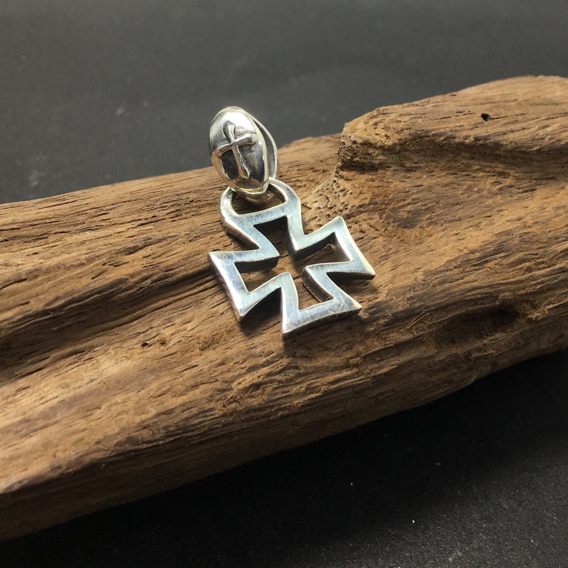 Vintage Gothic Hollow Cross Pendant for Men Women Jewelry