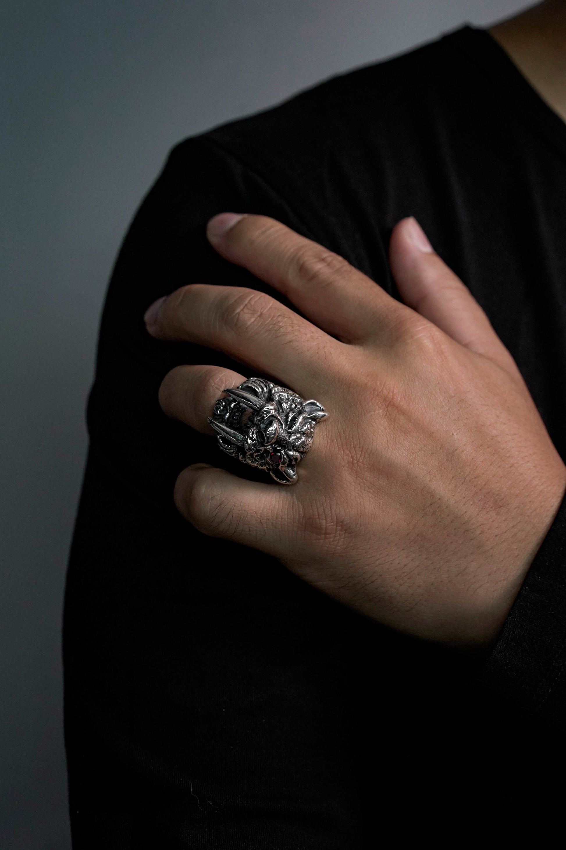 Vintage Domineering Red Eye Toothed Tiger Rings