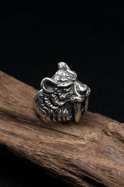 Vintage Domineering Red Eye Toothed Tiger Rings