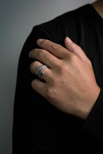 Load image into Gallery viewer, Takahashi Goro 925 Sterling Silver Onyx Feather Ring 
