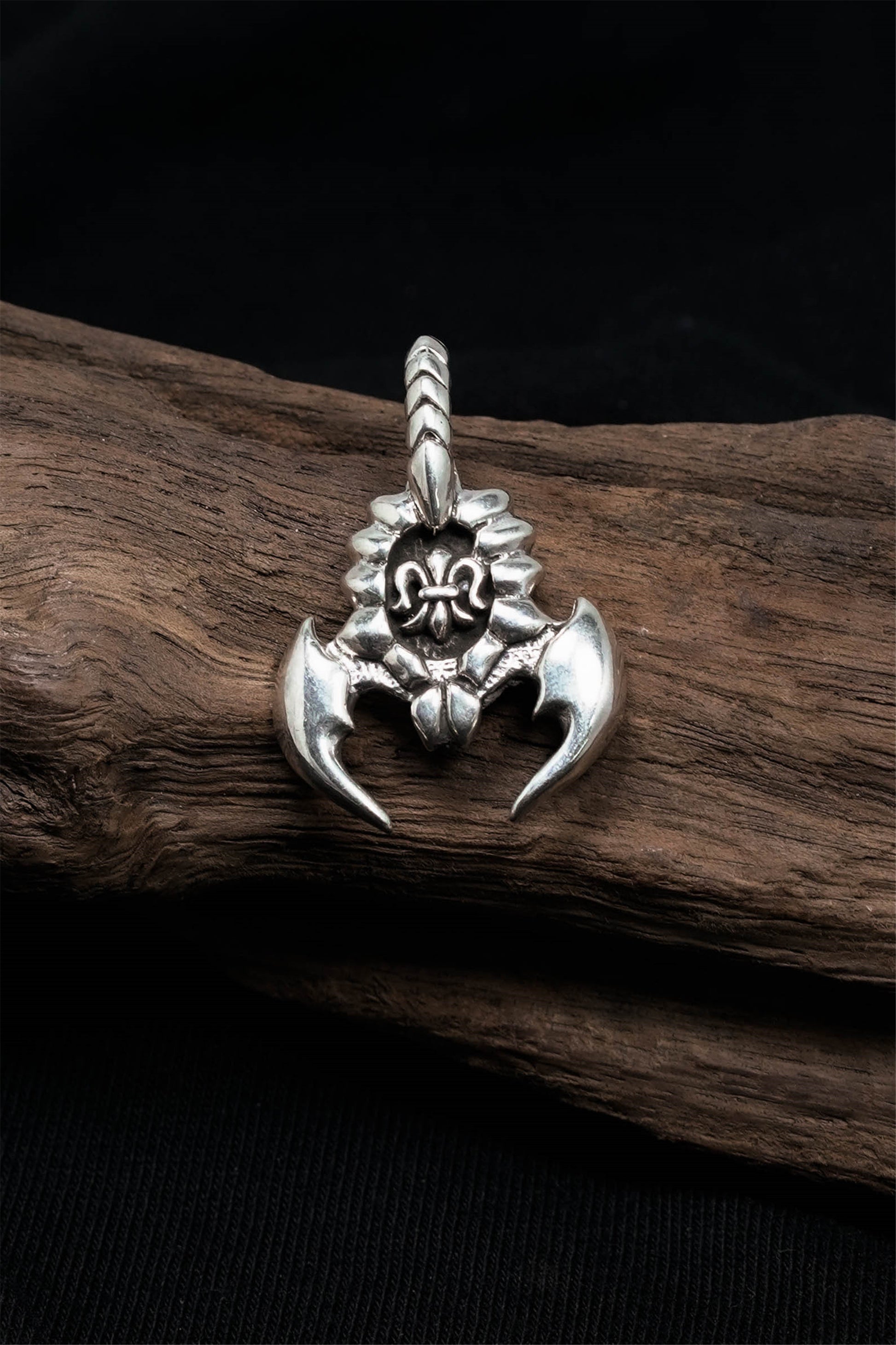 Retro Silver Scorpion Pendant
