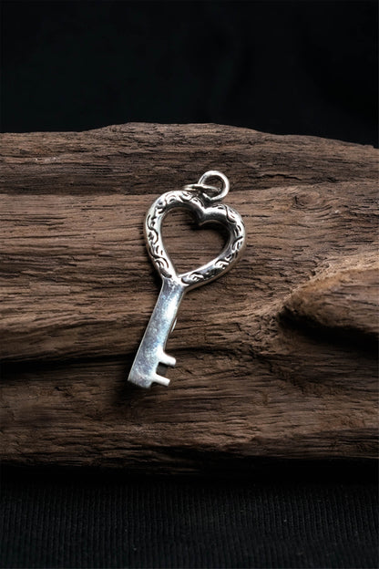 Antique 925 Silver Heart Key Pendant