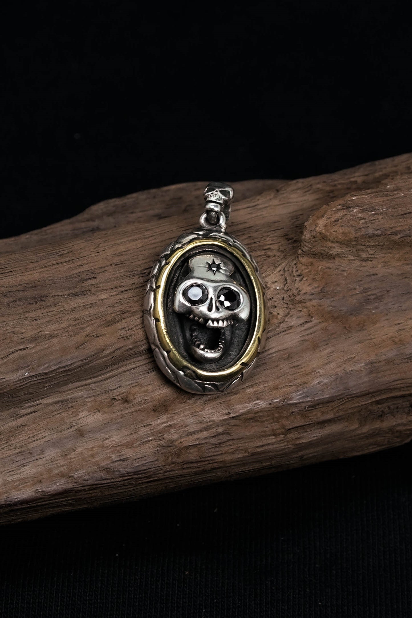 Retro Skull 925 Sterling Silver Oval Pendant