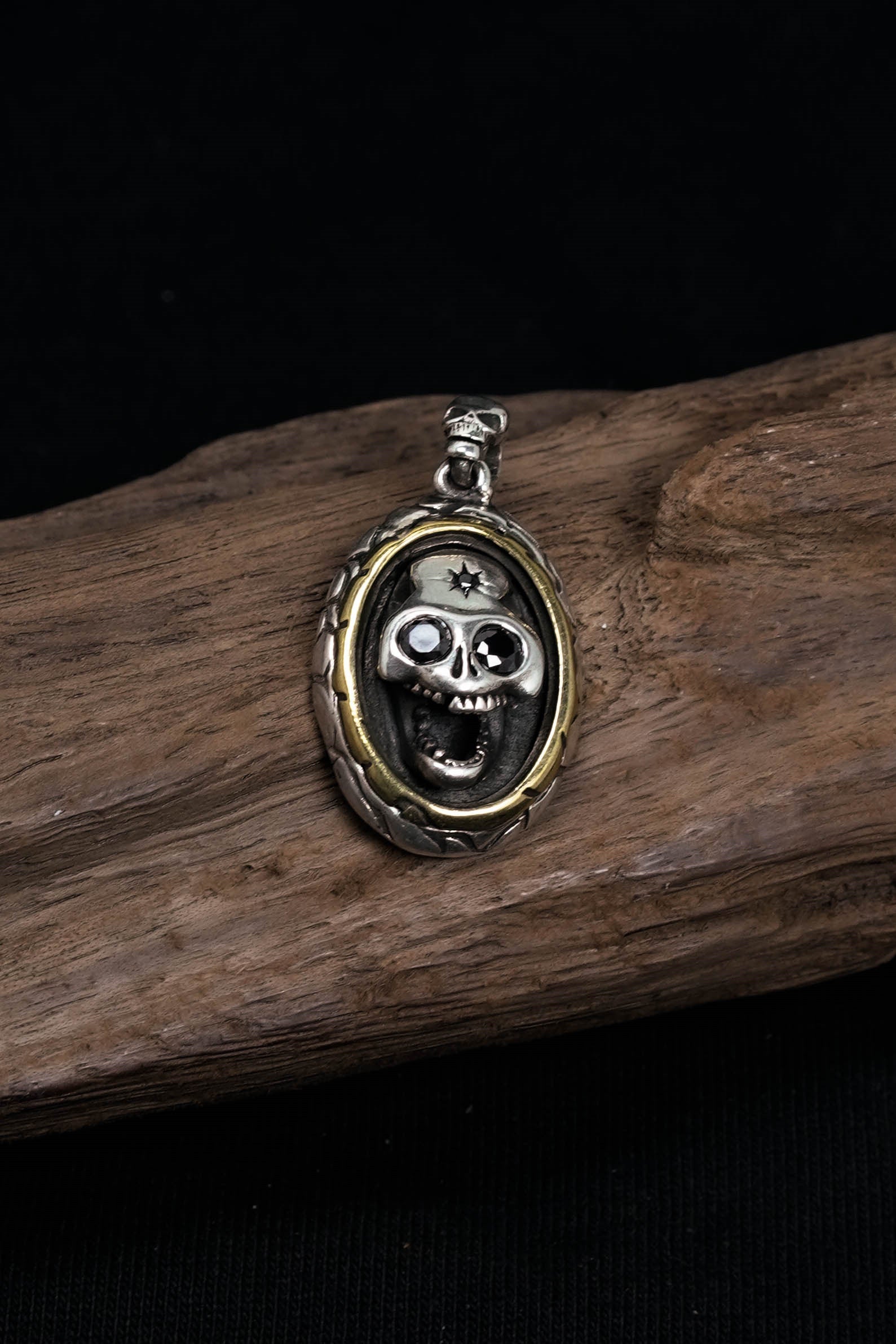 Retro Skull 925 Sterling Silver Oval Pendant