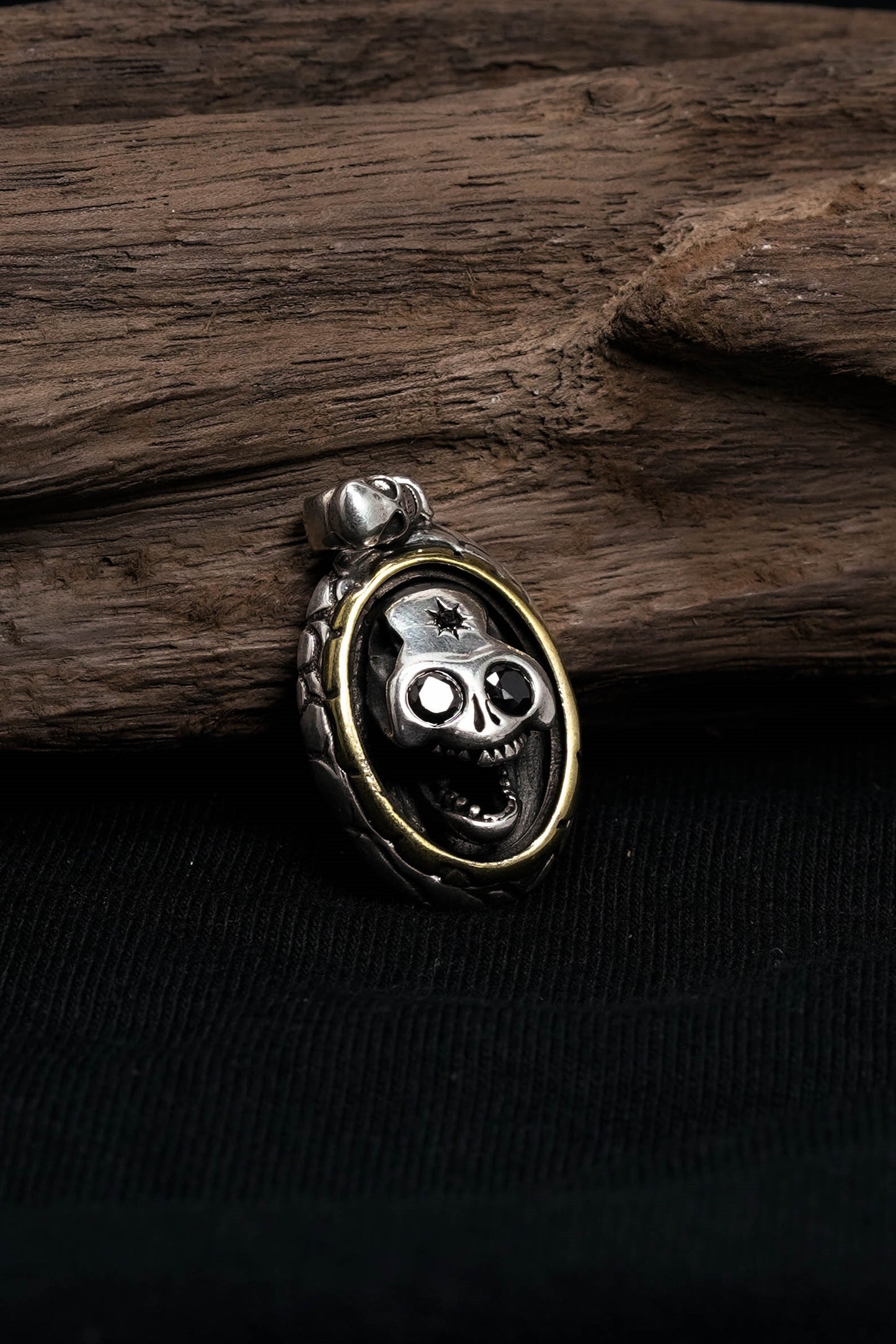 Retro Skull 925 Sterling Silver Oval Pendant