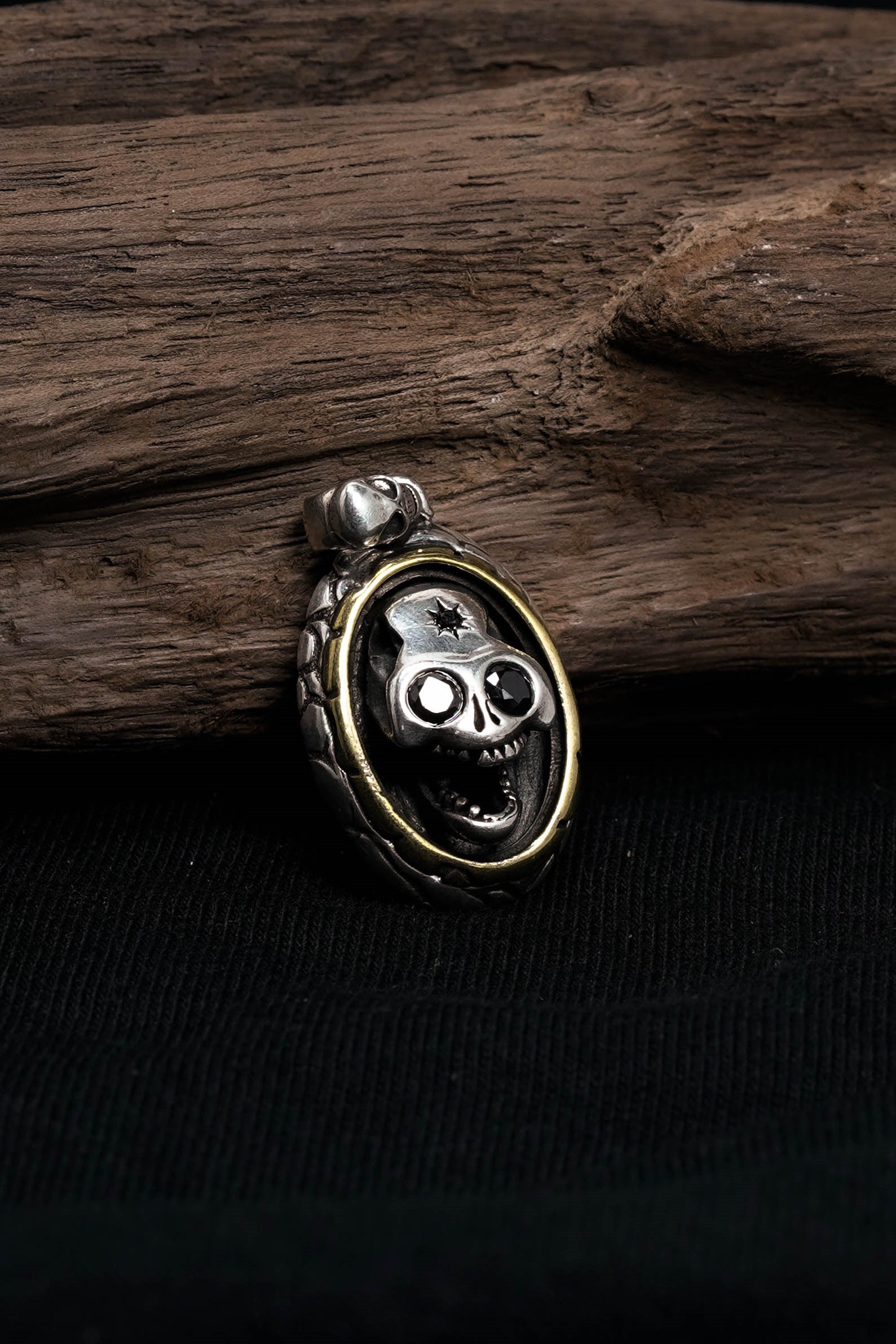 Retro Skull 925 Sterling Silver Oval Pendant