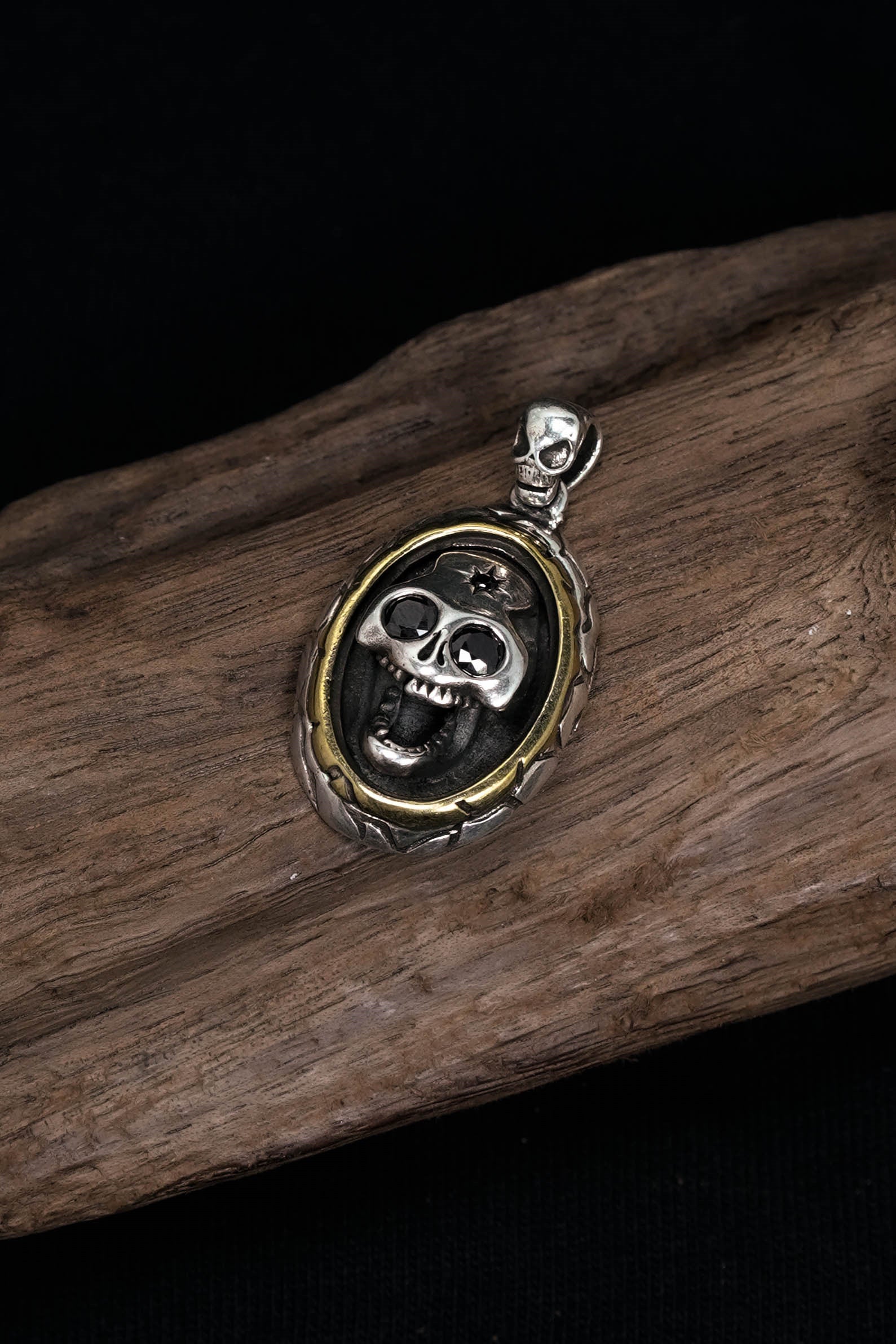 Retro Skull 925 Sterling Silver Oval Pendant
