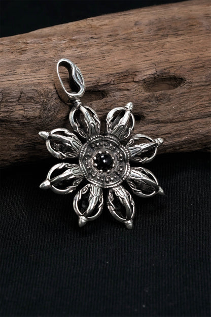 Retro Silver Stone Flower Pendant