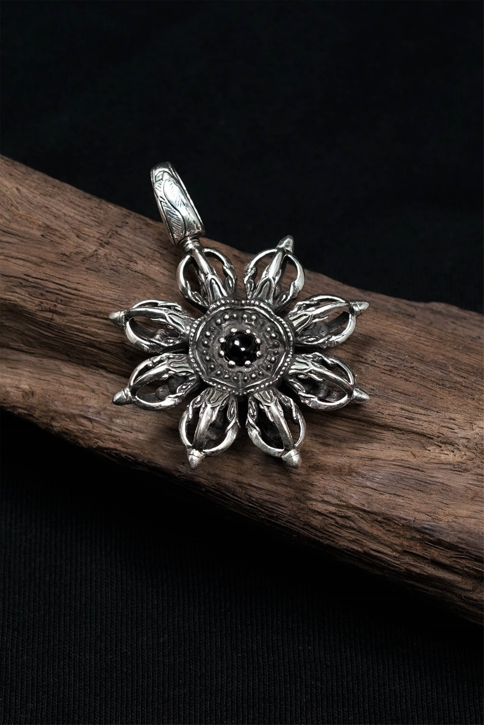 Retro Silver Stone Flower Pendant