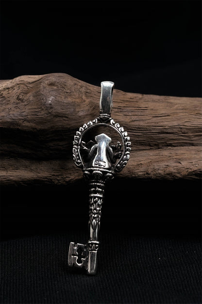 Vintage Key 925 Sterling Silver Pendant
