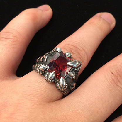 Retro Dragon Claw Close Inlaid Zircon Crystal Ring