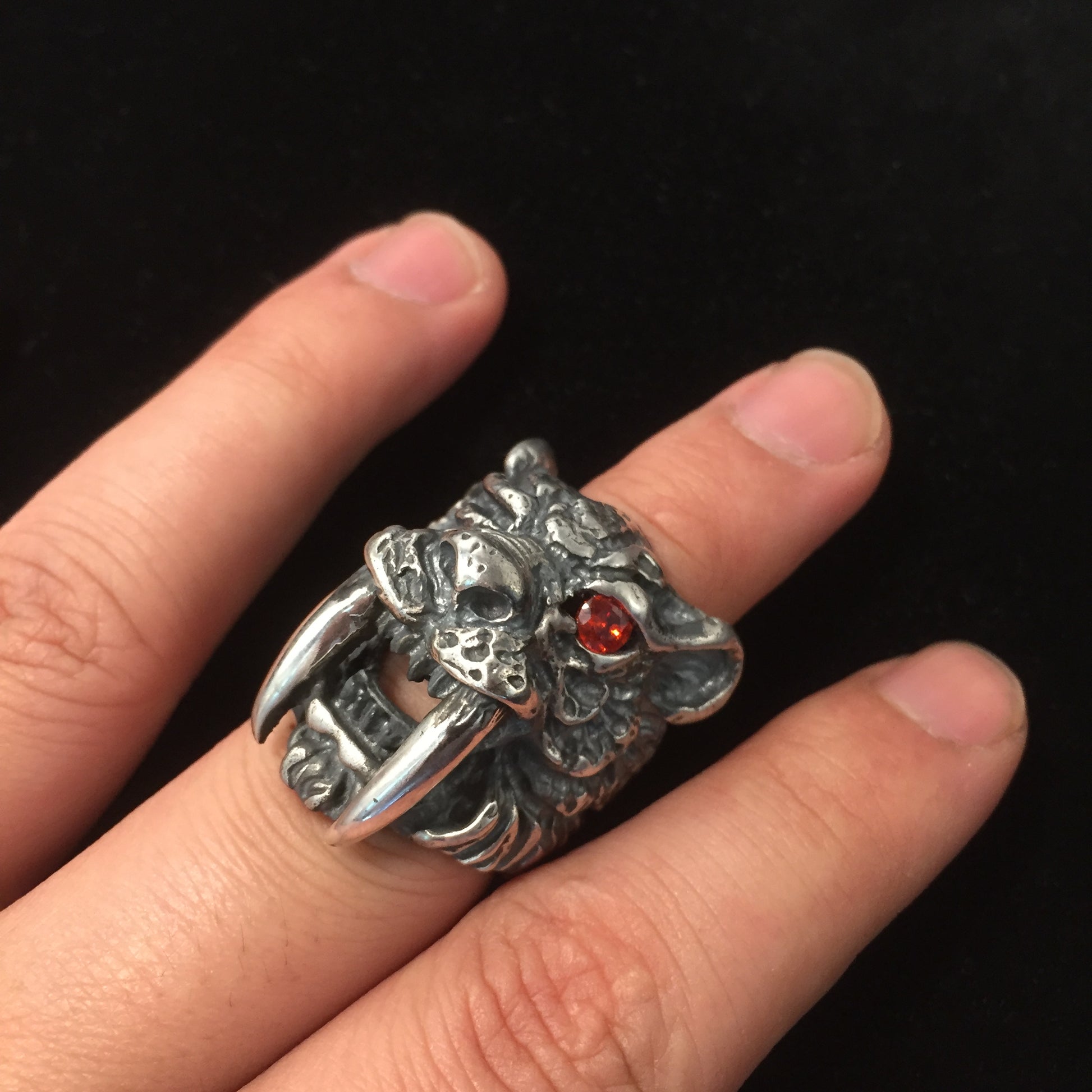 Vintage Domineering Red Eye Toothed Tiger Rings
